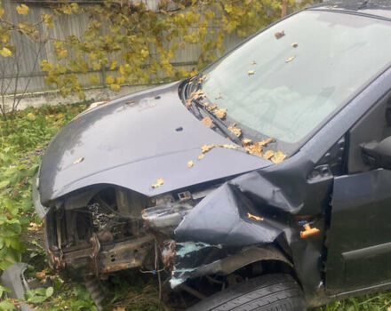 Форд Фиеста 2008 в Шепетовке на Automoto.ua Серый Форд Фиеста, объемом двигателя 1.24 л и пробегом 30 тыс. км за 1000 $, фото 3 на Automoto.ua