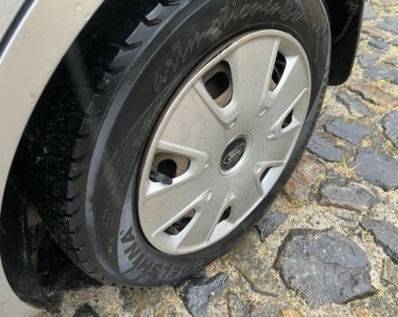 Серый Форд Фиеста, объемом двигателя 1.3 л и пробегом 175 тыс. км за 3950 $, фото 4 на Automoto.ua