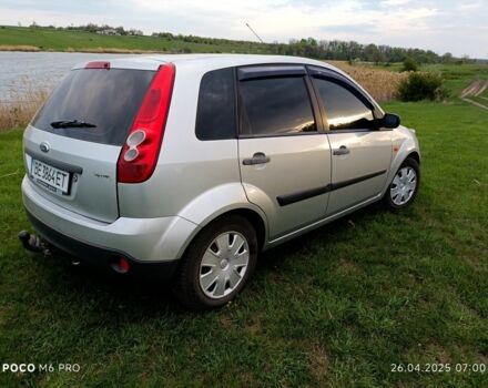 Серый Форд Фиеста, объемом двигателя 1.2 л и пробегом 226 тыс. км за 3800 $, фото 2 на Automoto.ua