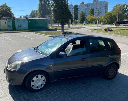 Серый Форд Фиеста, объемом двигателя 1.4 л и пробегом 250 тыс. км за 3500 $, фото 5 на Automoto.ua