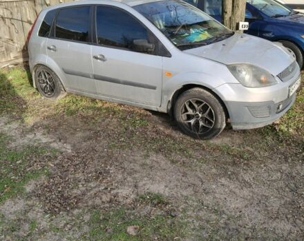 Серый Форд Фиеста, объемом двигателя 1 л и пробегом 300 тыс. км за 3069 $, фото 3 на Automoto.ua