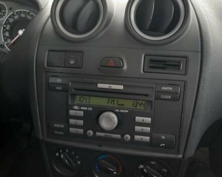 Сірий Форд Фієста, об'ємом двигуна 1.39 л та пробігом 197 тис. км за 3800 $, фото 9 на Automoto.ua