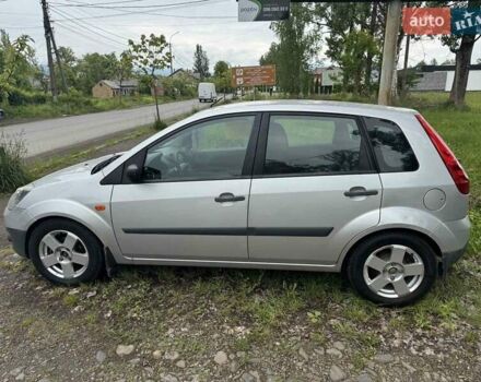 Серый Форд Фиеста, объемом двигателя 1.4 л и пробегом 295 тыс. км за 3500 $, фото 8 на Automoto.ua