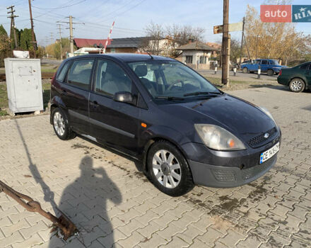 Сірий Форд Фієста, об'ємом двигуна 1.4 л та пробігом 161 тис. км за 2750 $, фото 2 на Automoto.ua