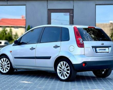 Серый Форд Фиеста, объемом двигателя 1.4 л и пробегом 95 тыс. км за 4300 $, фото 6 на Automoto.ua