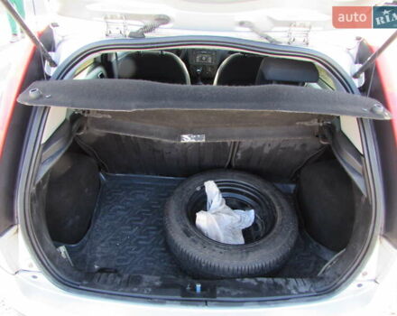 Серый Форд Фиеста, объемом двигателя 1.39 л и пробегом 223 тыс. км за 4200 $, фото 12 на Automoto.ua