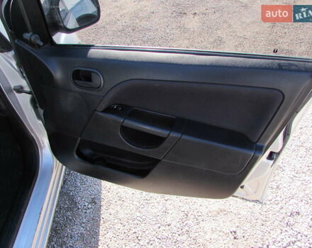 Серый Форд Фиеста, объемом двигателя 1.39 л и пробегом 223 тыс. км за 4200 $, фото 16 на Automoto.ua