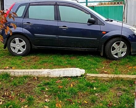 Серый Форд Фиеста, объемом двигателя 1.4 л и пробегом 214 тыс. км за 4200 $, фото 2 на Automoto.ua