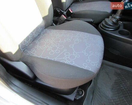 Серый Форд Фиеста, объемом двигателя 1.39 л и пробегом 223 тыс. км за 4200 $, фото 19 на Automoto.ua