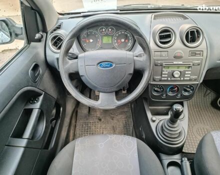 Серый Форд Фиеста, объемом двигателя 1.2 л и пробегом 110 тыс. км за 4490 $, фото 12 на Automoto.ua