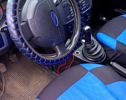 Серый Форд Фиеста, объемом двигателя 1.4 л и пробегом 214 тыс. км за 4200 $, фото 3 на Automoto.ua