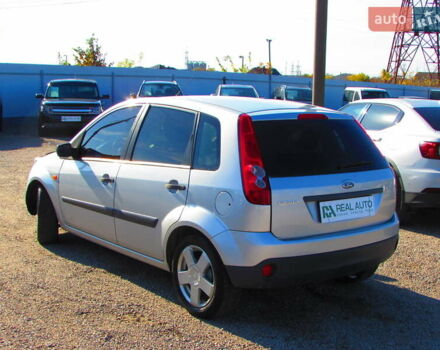 Серый Форд Фиеста, объемом двигателя 1.39 л и пробегом 223 тыс. км за 4200 $, фото 1 на Automoto.ua