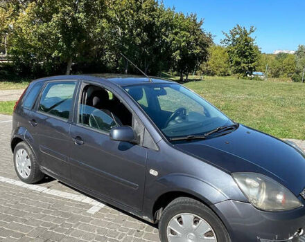 Серый Форд Фиеста, объемом двигателя 1.4 л и пробегом 250 тыс. км за 3500 $, фото 2 на Automoto.ua