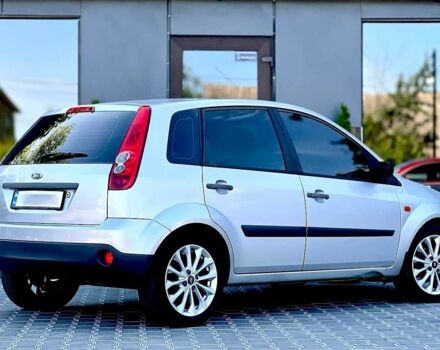 Серый Форд Фиеста, объемом двигателя 1.4 л и пробегом 95 тыс. км за 4300 $, фото 5 на Automoto.ua