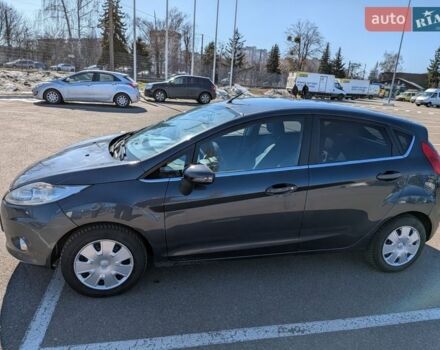 Серый Форд Фиеста, объемом двигателя 1.56 л и пробегом 254 тыс. км за 4700 $, фото 1 на Automoto.ua