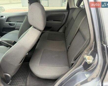 Сірий Форд Фієста, об'ємом двигуна 1.6 л та пробігом 186 тис. км за 5299 $, фото 33 на Automoto.ua