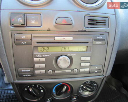 Серый Форд Фиеста, объемом двигателя 1.39 л и пробегом 223 тыс. км за 4200 $, фото 23 на Automoto.ua