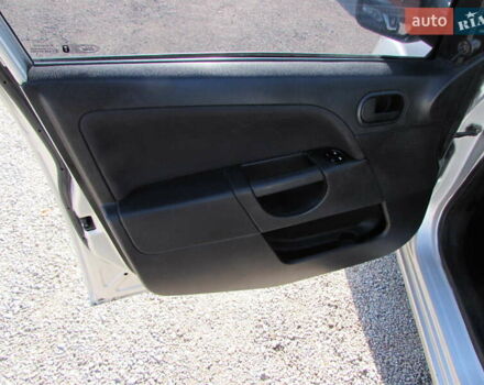 Серый Форд Фиеста, объемом двигателя 1.39 л и пробегом 223 тыс. км за 4200 $, фото 5 на Automoto.ua