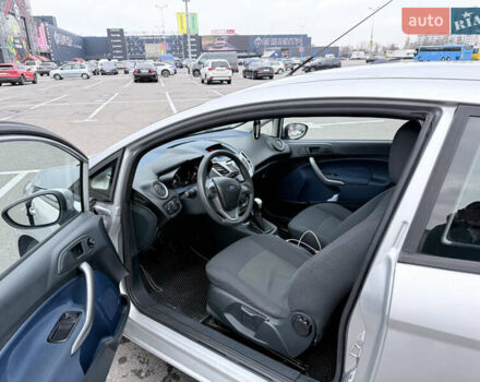 Серый Форд Фиеста, объемом двигателя 1.2 л и пробегом 180 тыс. км за 4500 $, фото 5 на Automoto.ua