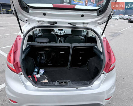 Серый Форд Фиеста, объемом двигателя 1.2 л и пробегом 180 тыс. км за 4500 $, фото 4 на Automoto.ua