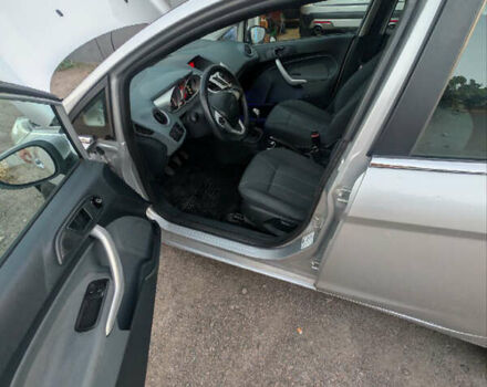 Серый Форд Фиеста, объемом двигателя 1.6 л и пробегом 224 тыс. км за 5500 $, фото 11 на Automoto.ua