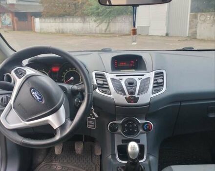 Сірий Форд Фієста, об'ємом двигуна 1.24 л та пробігом 183 тис. км за 5700 $, фото 6 на Automoto.ua