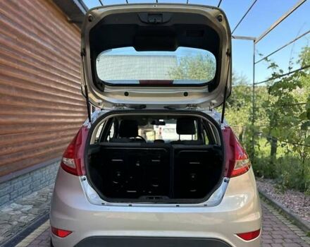 Серый Форд Фиеста, объемом двигателя 1.6 л и пробегом 370 тыс. км за 5500 $, фото 11 на Automoto.ua