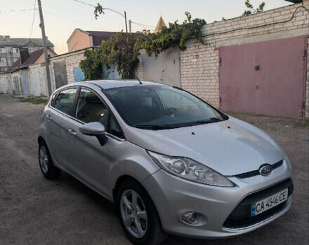 Серый Форд Фиеста, объемом двигателя 1.6 л и пробегом 224 тыс. км за 5500 $, фото 5 на Automoto.ua