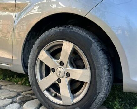 Серый Форд Фиеста, объемом двигателя 1.6 л и пробегом 370 тыс. км за 5500 $, фото 6 на Automoto.ua