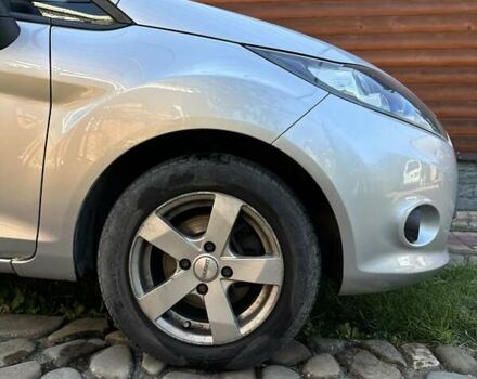 Серый Форд Фиеста, объемом двигателя 1.6 л и пробегом 370 тыс. км за 5500 $, фото 5 на Automoto.ua