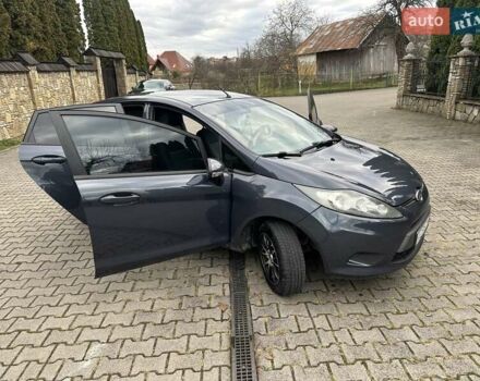 Серый Форд Фиеста, объемом двигателя 1.6 л и пробегом 239 тыс. км за 5250 $, фото 7 на Automoto.ua