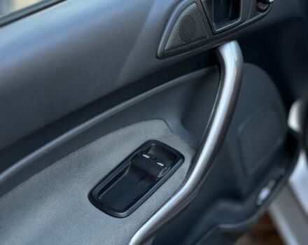 Серый Форд Фиеста, объемом двигателя 1.6 л и пробегом 370 тыс. км за 5500 $, фото 18 на Automoto.ua