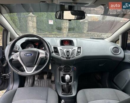 Серый Форд Фиеста, объемом двигателя 1.6 л и пробегом 239 тыс. км за 5250 $, фото 9 на Automoto.ua