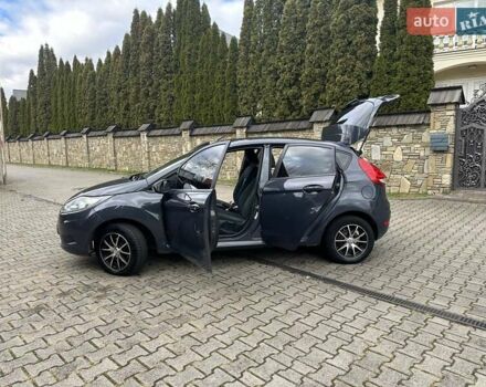 Серый Форд Фиеста, объемом двигателя 1.6 л и пробегом 239 тыс. км за 5250 $, фото 4 на Automoto.ua