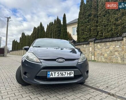 Серый Форд Фиеста, объемом двигателя 1.6 л и пробегом 239 тыс. км за 5250 $, фото 2 на Automoto.ua