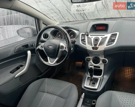 Серый Форд Фиеста, объемом двигателя 1.39 л и пробегом 170 тыс. км за 6850 $, фото 2 на Automoto.ua