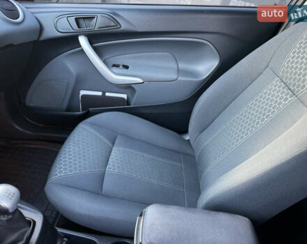 Сірий Форд Фієста, об'ємом двигуна 1.25 л та пробігом 98 тис. км за 5600 $, фото 31 на Automoto.ua