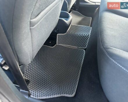 Серый Форд Фиеста, объемом двигателя 1.4 л и пробегом 125 тыс. км за 6999 $, фото 26 на Automoto.ua