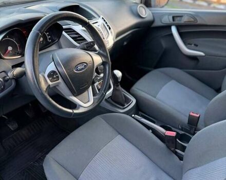 Серый Форд Фиеста, объемом двигателя 1.24 л и пробегом 135 тыс. км за 4999 $, фото 8 на Automoto.ua