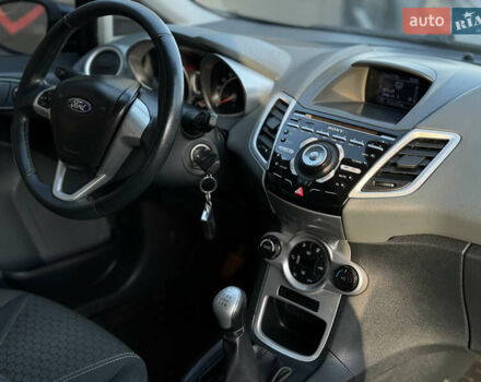 Сірий Форд Фієста, об'ємом двигуна 1.25 л та пробігом 98 тис. км за 5600 $, фото 32 на Automoto.ua