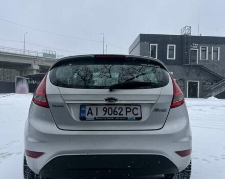 Серый Форд Фиеста, объемом двигателя 1.25 л и пробегом 201 тыс. км за 5200 $, фото 5 на Automoto.ua