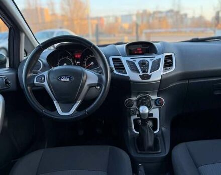 Серый Форд Фиеста, объемом двигателя 1.24 л и пробегом 135 тыс. км за 4999 $, фото 2 на Automoto.ua