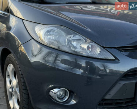 Сірий Форд Фієста, об'ємом двигуна 1.25 л та пробігом 98 тис. км за 5600 $, фото 5 на Automoto.ua