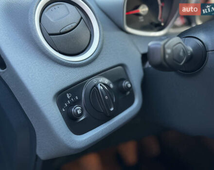 Сірий Форд Фієста, об'ємом двигуна 1.25 л та пробігом 98 тис. км за 5600 $, фото 25 на Automoto.ua