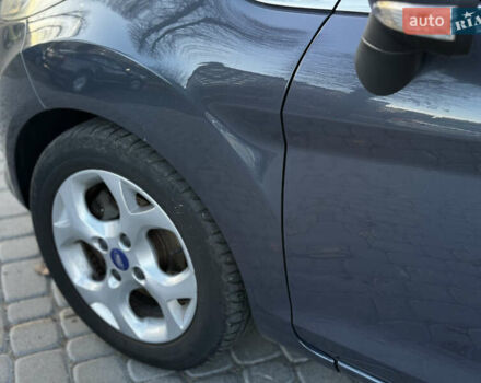 Сірий Форд Фієста, об'ємом двигуна 1.25 л та пробігом 98 тис. км за 5600 $, фото 6 на Automoto.ua