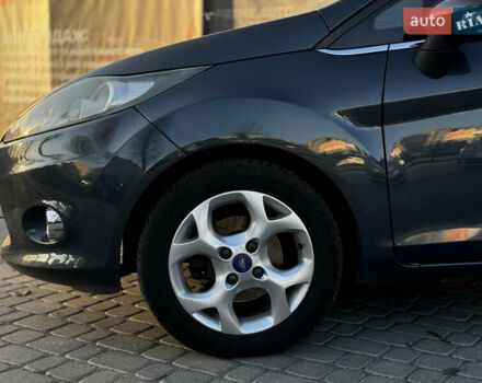 Сірий Форд Фієста, об'ємом двигуна 1.25 л та пробігом 98 тис. км за 5600 $, фото 16 на Automoto.ua