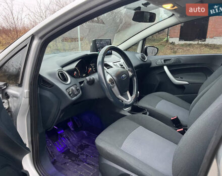 Серый Форд Фиеста, объемом двигателя 1.24 л и пробегом 128 тыс. км за 6500 $, фото 9 на Automoto.ua