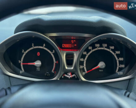 Сірий Форд Фієста, об'ємом двигуна 1.25 л та пробігом 98 тис. км за 5600 $, фото 29 на Automoto.ua