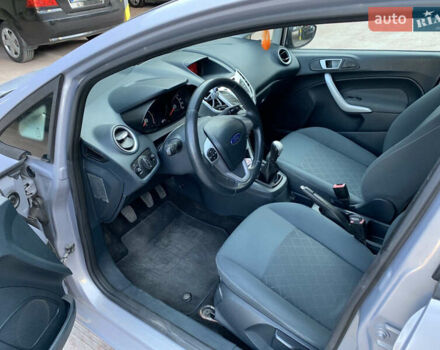 Серый Форд Фиеста, объемом двигателя 1.56 л и пробегом 160 тыс. км за 6800 $, фото 4 на Automoto.ua