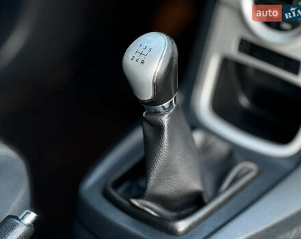 Сірий Форд Фієста, об'ємом двигуна 1.25 л та пробігом 98 тис. км за 5600 $, фото 34 на Automoto.ua